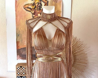 Vestido de macramé de la diosa griega en terracota y oro con charreteras de hombros de macramé, conjunto de festival, traje de festival de Burning Man, vestido de Cleopatra