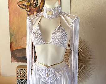 Βurning man festivaloutfit vrouw, festivalkleding dames, festivalset van macramé bh, macramé rok en macramé schouders, macramé jurk
