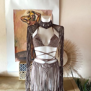 Tenue de festival Burning Man, ensemble festival de soutien-gorge en macramé, jupe et épaules en macramé, tenue de fête rave, robe de déesse grecque