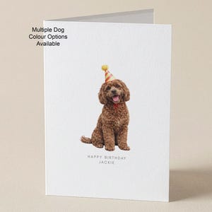 Könnte beinhalten: Geburtstagskarte mit einem braunen Hund mit Partyhut. Auf der Karte steht "Happy Birthday Jackie". Der Text oben links lautet "Multiple Dog Colour Options Available."