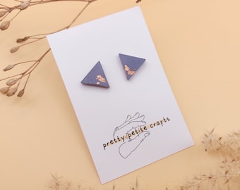 Beton Ohrstecker, Blaues Dreieck, goldene Metallelemente, Statement Ohrringe/ Concrete Ear Studs, blue triangle with golden metal elements