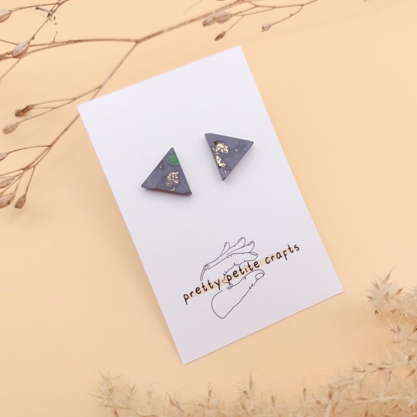 Beton Ohrstecker, blaues Dreieck, goldene Metallelemente / Concrete Ear Studs, blue triangle, golden metalelements, earrings