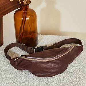 Vintage brown leather fanny pack