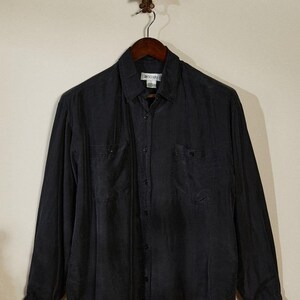 Gerade geschnittenes Vintage-Hemd aus schwarzer Seide