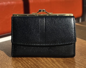 Portmonetka skórzana w kolorze granatowym