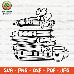 Op de afbeelding: Een zwart-wit illustratie van een stapel boeken met een bloem erop en een mok met een hart. De afbeelding bevat de tekst "TanForest Designs" en "SVG - PNG - DXF - PDF - JPG".