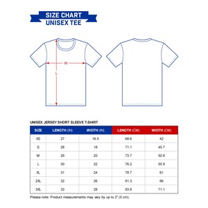 Op de afbeelding: Maattabel voor een unisex T-shirt met korte mouwen. De tabel toont de maten in inches en centimeters voor maten XS tot 3XL. Let op: Productmaten kunnen vari&euml;ren tot 2" (5 cm).