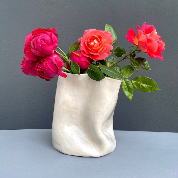 Paperbag Vase, zerknautschte Vase, zerknitterte Vase, handgemachte Keramik