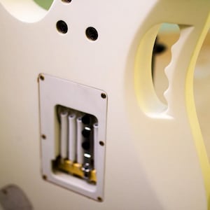 Placa trasera abierta personalizada para guitarras Jem y RG