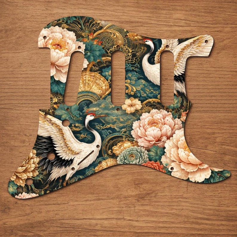 Puede incluir: Un letrero de madera r&uacute;stico blanco con la palabra "Welcome" escrita a mano. El letrero tiene un aspecto envejecido y un elemento floral decorativo. El fondo es una textura de madera borrosa.