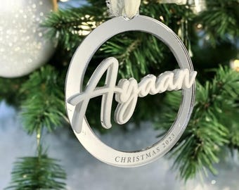 Adorno navideño personalizado de acrílico con nombre y texto grabado, adorno navideño personalizado, adorno de recuerdo personalizado, decoración navideña personalizada.