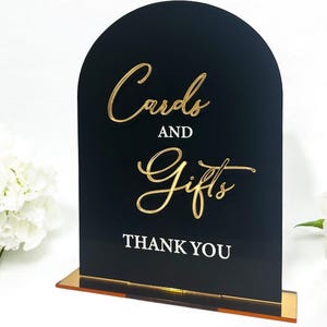 Op maat gemaakt bord voor kaarten en cadeaus van acryl, bord met plexiglas huwelijkscadeaus, gewelfde bewegwijzering bruiloftstafel, gepersonaliseerd 3D-bord van acryl voor cadeautafel