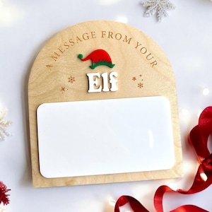 Tablero con mensaje de tu elfo con bolígrafo, accesorio de fotografía reutilizable de madera para Navidad, diversión navideña para niños, elfo en el estante, tradición navideña