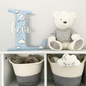 Globo aerostático con inicial personalizada, decoración de guardería, letrero con nombre de bebé personalizado, inicial personalizada, regalo para bebé recién nacido, arte de pared para dormitorio infantil