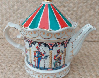 Sadler teapot from the Classic Collection, Tivoli range, Edwardian Entertainments, collector's item