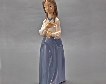 NAO by Lladro「人形を抱く少女」フィギュア スペイン製 Daisa - Etsy 日本
