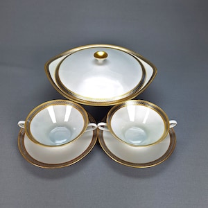 Vintage Hutschenreuther Hohenberg 1814 Germany Set of Porcelain Tureen with Gold Rim, Including Two Soup Cups Circa1948- 1970s Tableware