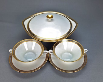Vintage Hutschenreuther Hohenberg 1814 Germany Set of Porcelain Tureen with Gold Rim, Including Two Soup Cups Circa1948- 1970s Tableware