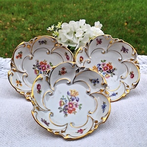 Vintage Jimenau Graf Von Henneberg Porcelain Plate,Scalloped Gold Trim, Excellent Condition,Ideal for Collectors,Made in Germany Circa 1940s