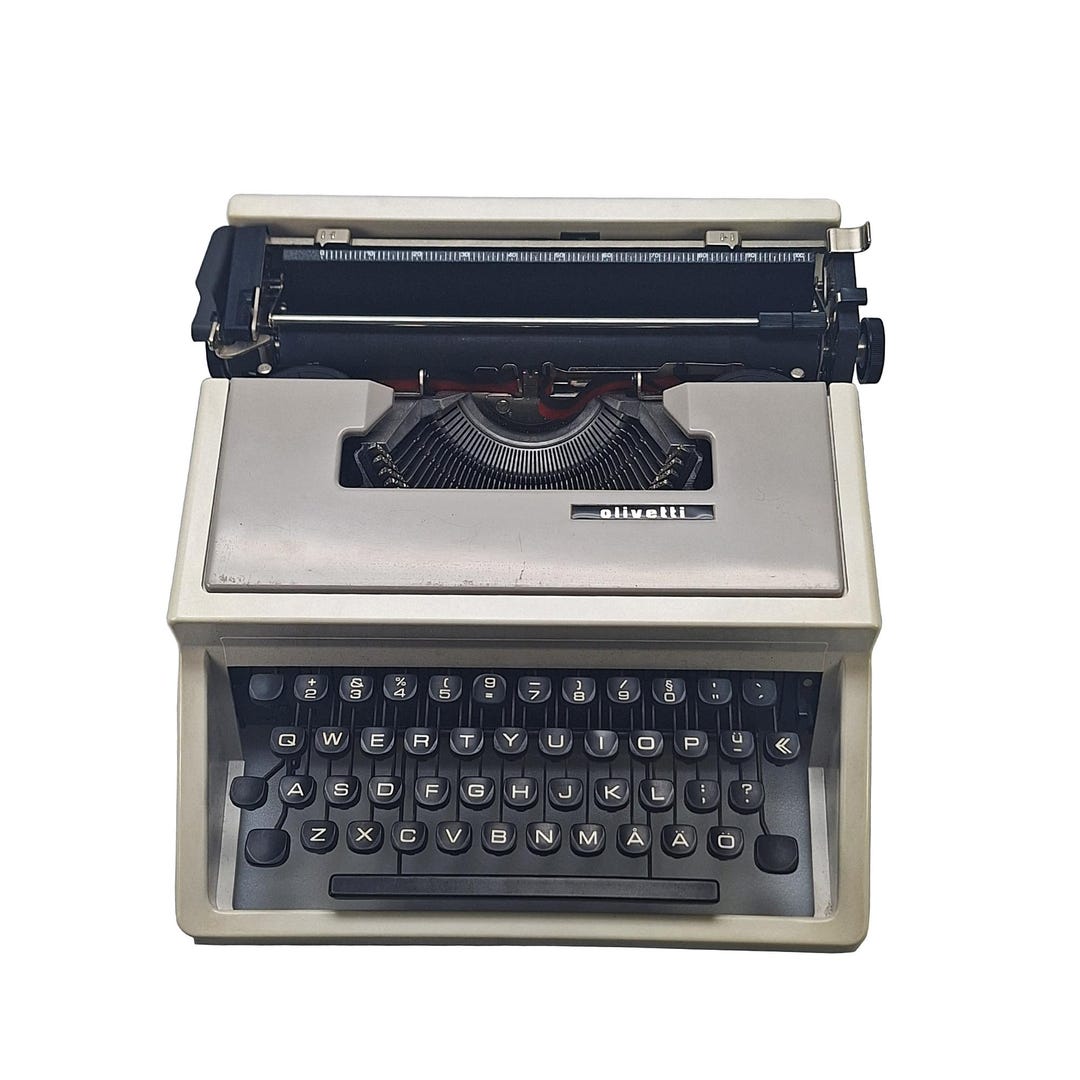 Vintage Olivetti Dora Typewriter, Swedish Keyboard, Italian