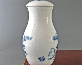 ロイヤルコペンハーゲン 蓋付き花瓶 – ブルーフラワー 磁器