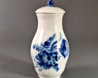 ロイヤルコペンハーゲン 蓋付き花瓶 – ブルーフラワー 磁器