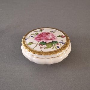 Vintage Coalport Bone China Trinket Pot, &quot;Old English Rose&quot; Decorated Lid, Collectible Powder Box, Classic British Porcelain, Charming Box