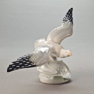 Vintage Metzler & Ortloff Porcelain Figurine - Handpainted Seagull by F. Lippert, Rare Collectible Art Department Design, Circa 1940 Germany