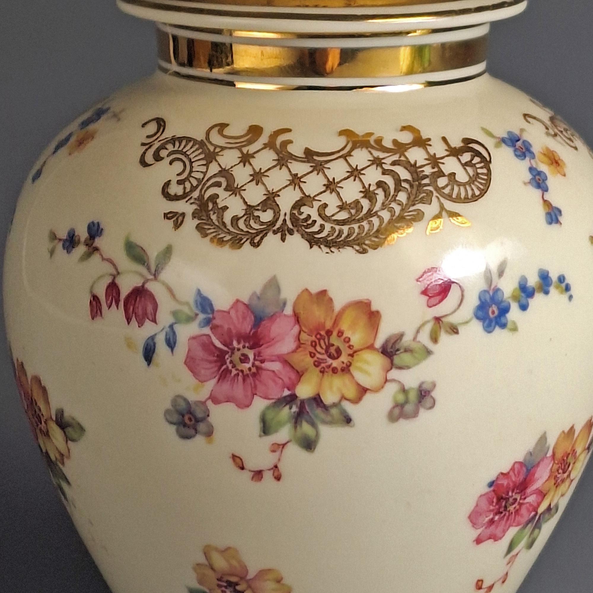 ツェ・シェルツァー バイエルン花柄磁器蓋付き花瓶、ドイツの芸術