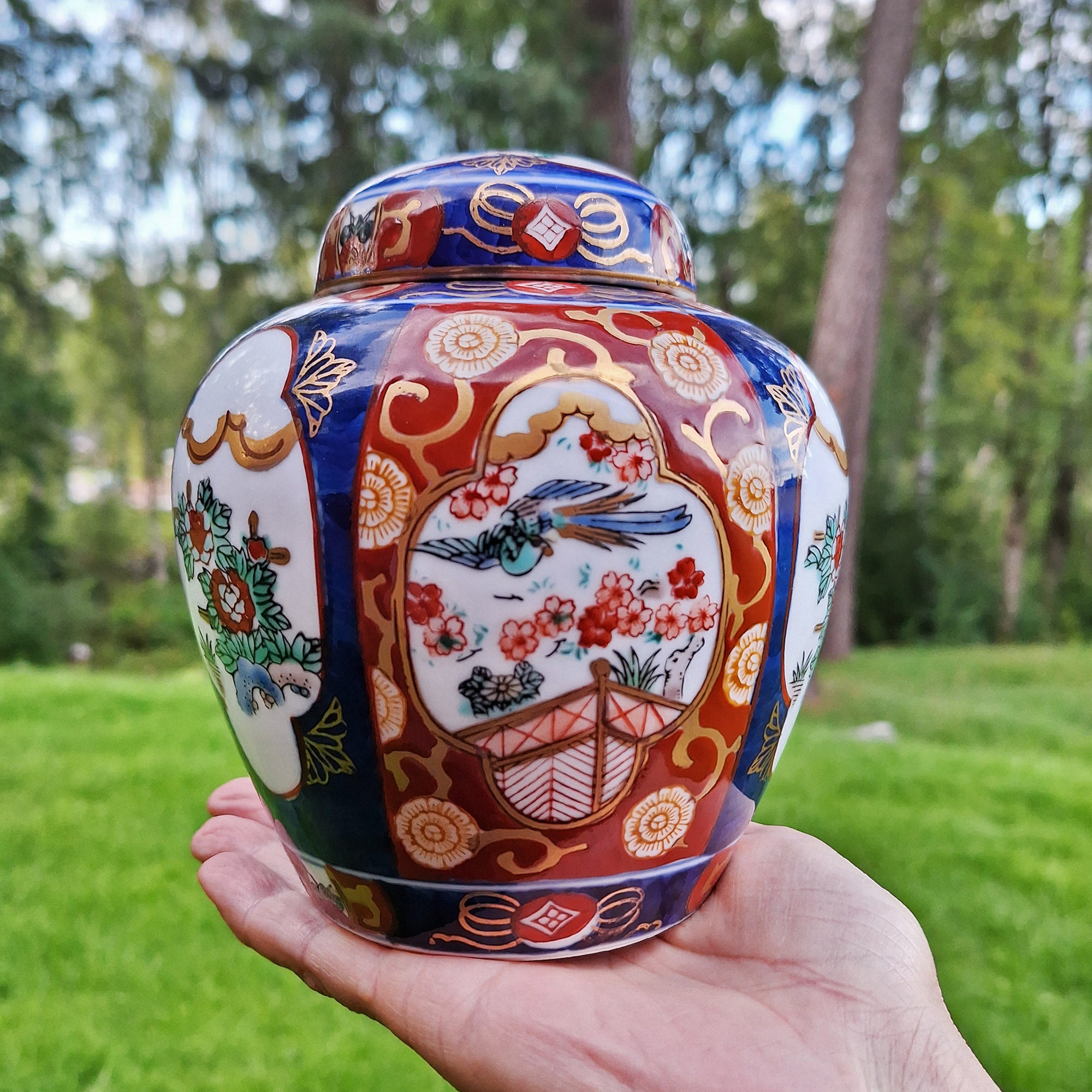Exquisite Vintage Gold Imari Hand Painted Ginger Jar With Lid