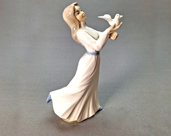 Vintage Tengra Valencia Spain  Porcelain Figurine, Lady with Bird, Spain 1990s, is part of Tengra&#39;s Figurine Collection in High Gloss