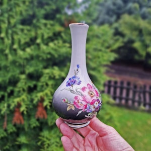 ヴィンテージ磁器花瓶、マークロイヤルKMポーセリンバイエルンドイツハンドベイト、ユニークな花のモチーフの手描き、金縁、1950年代頃製造