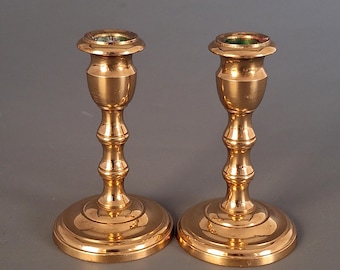 Par de candelabros suecos vintage de latón, decoración nórdica de mediados de siglo
