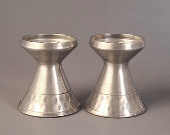 Vintage schwedische Zinn Kerzenhalter, handgehämmert skandinavisches Dekor