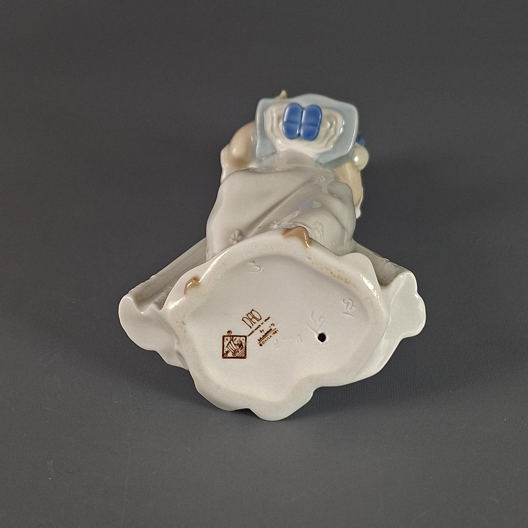 NAO リヤドロ　人形を抱く少女　スペイン製 NAO リヤドロ 人形を抱く少女 スペイン製 リヤドロ製LLADRO「子羊を