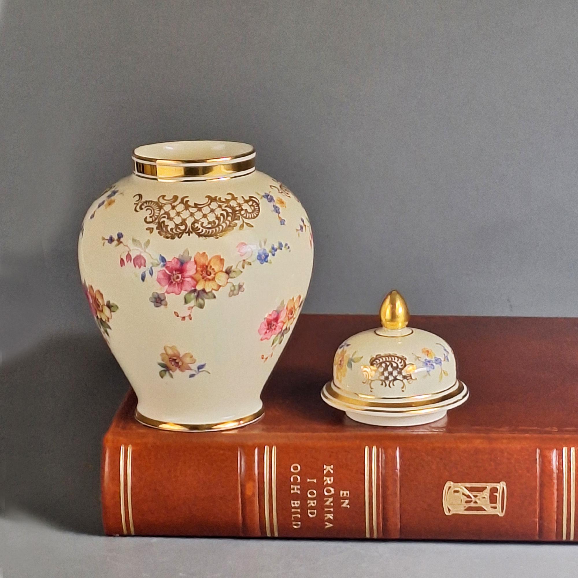 ツェ・シェルツァー バイエルン花柄磁器蓋付き花瓶、ドイツの芸術