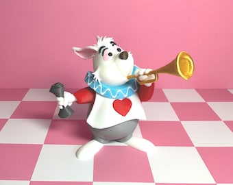 Figura de Conejo Blanco con Uniforme de Reina de Corazones - Alicia en el País de las Maravillas