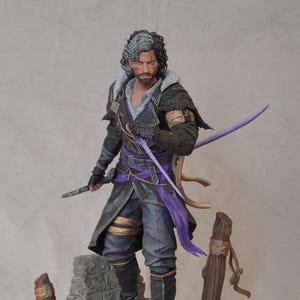 Verso – Figurka Zamaskowanego Pielgrzyma | Figurka kolekcjonerska Dark Fantasy 10,8”