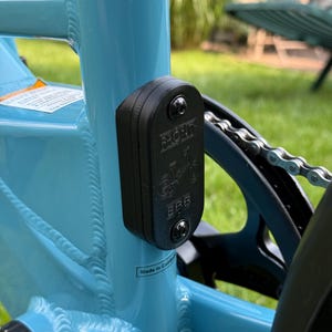 Slim Apple Air Tag/ Tile Sticker / Samsung Smart Tag 2  holder compatible with bikes with water bottle mounts on down tube