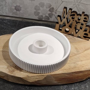 Raysin candle plate white fluted