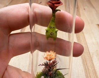 Bitty Floating Hover Florette Bud