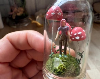 Tiny Daydreamer Mushroom Crystal World