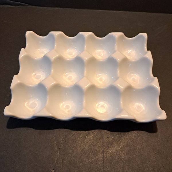 Ceramic egg holder