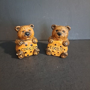Bear salt and pepper shakers
