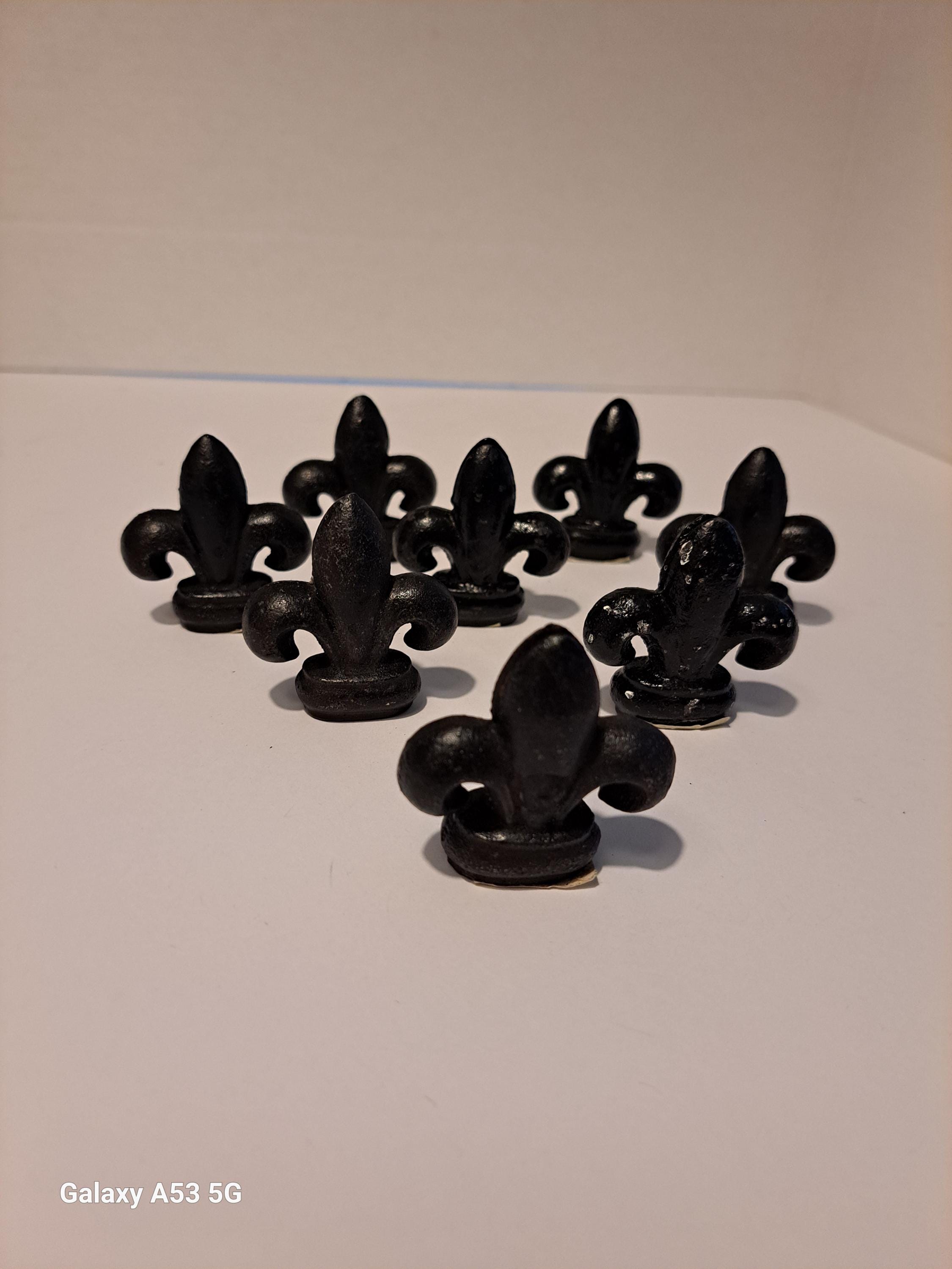 Cast iron Fleur De Lis place card holder