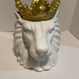 Lion head planter/ decor