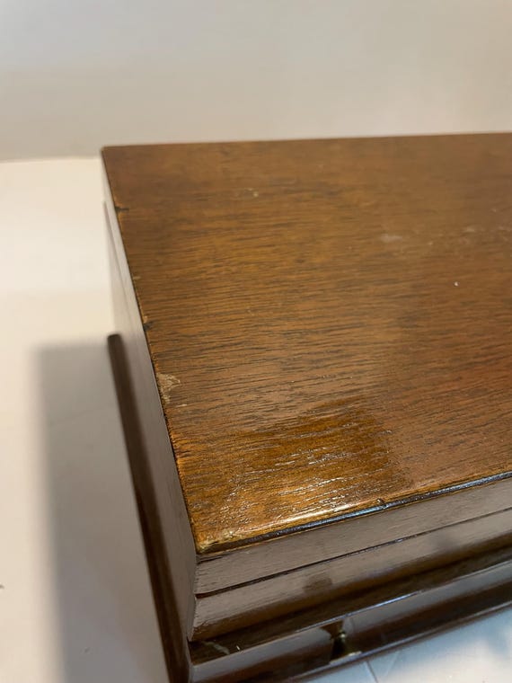 Vintage dresser/jewelry box made in Taiwan - image 5