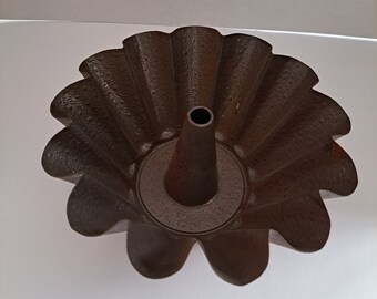 Vintage fluted ring cake mold