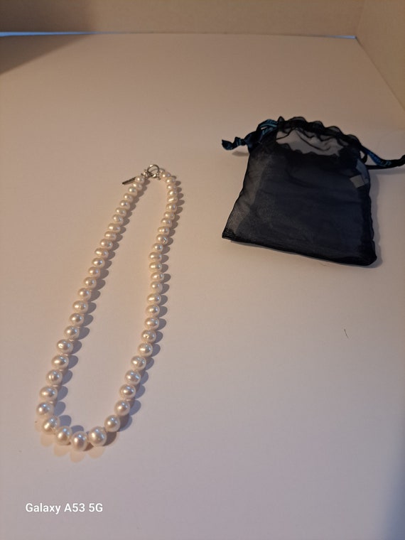 Mantel pearls necklace