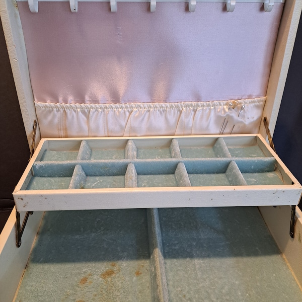 Vintage Mele jewelry box